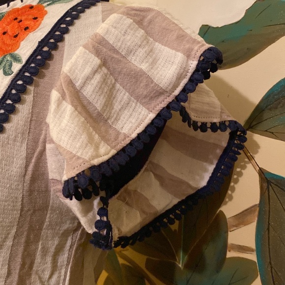 THML Embroidered Floral Top Size XS - Picture 4 of 8